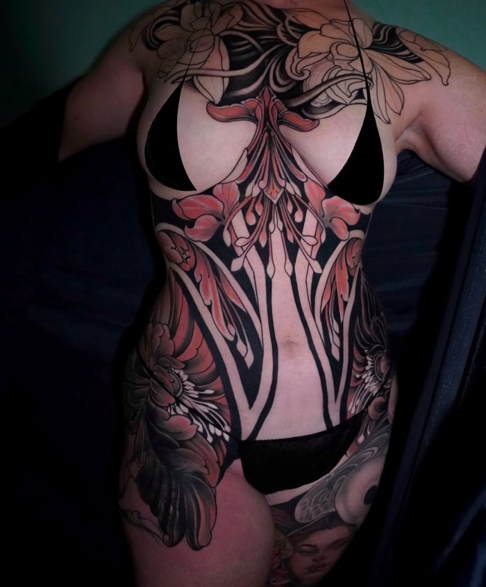 Fiori Lorett Interview flower body tattoo