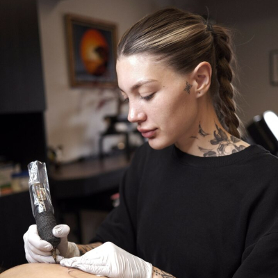 Anna Koltun • Drawing Her Own Path in Fine Line Tattooing 3 May 2025