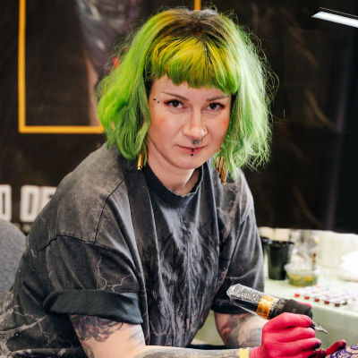 Aggie Vnek • Painting Living Narratives Beneath the Skin 15 July 2025