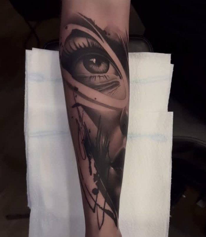 Ivan Ekser • Black & Grey Realism Meets Sci-Fi 21 August 2025