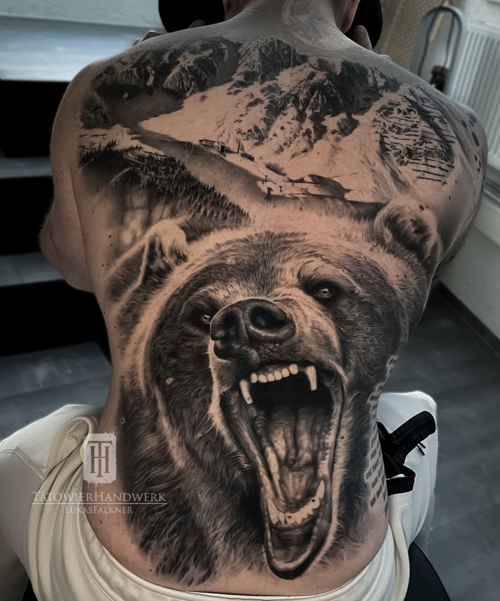 Lukas Falkner • Austria’s Black and Grey Realism Artist Honoring Tradition and Craft 13 September 2025